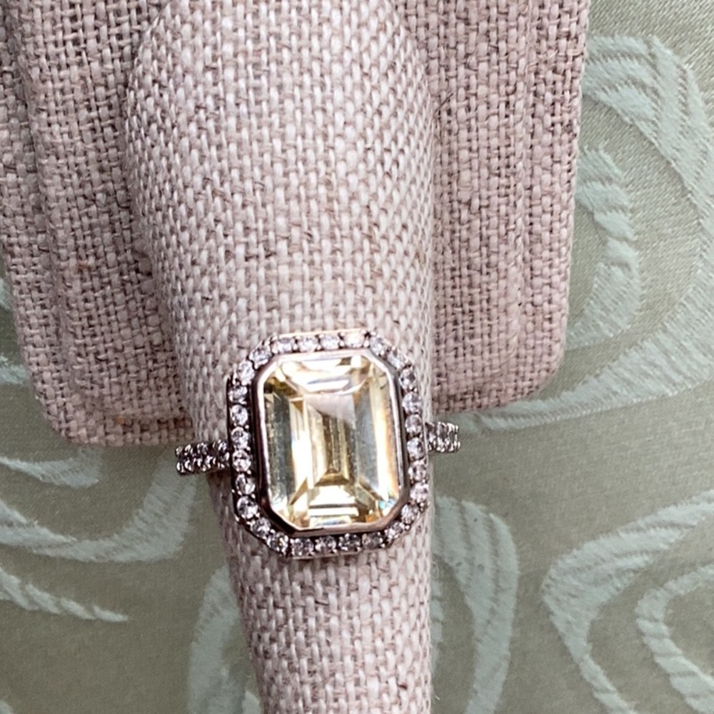 925 sterling silver band with large faceted yellow citrine stone with rhin